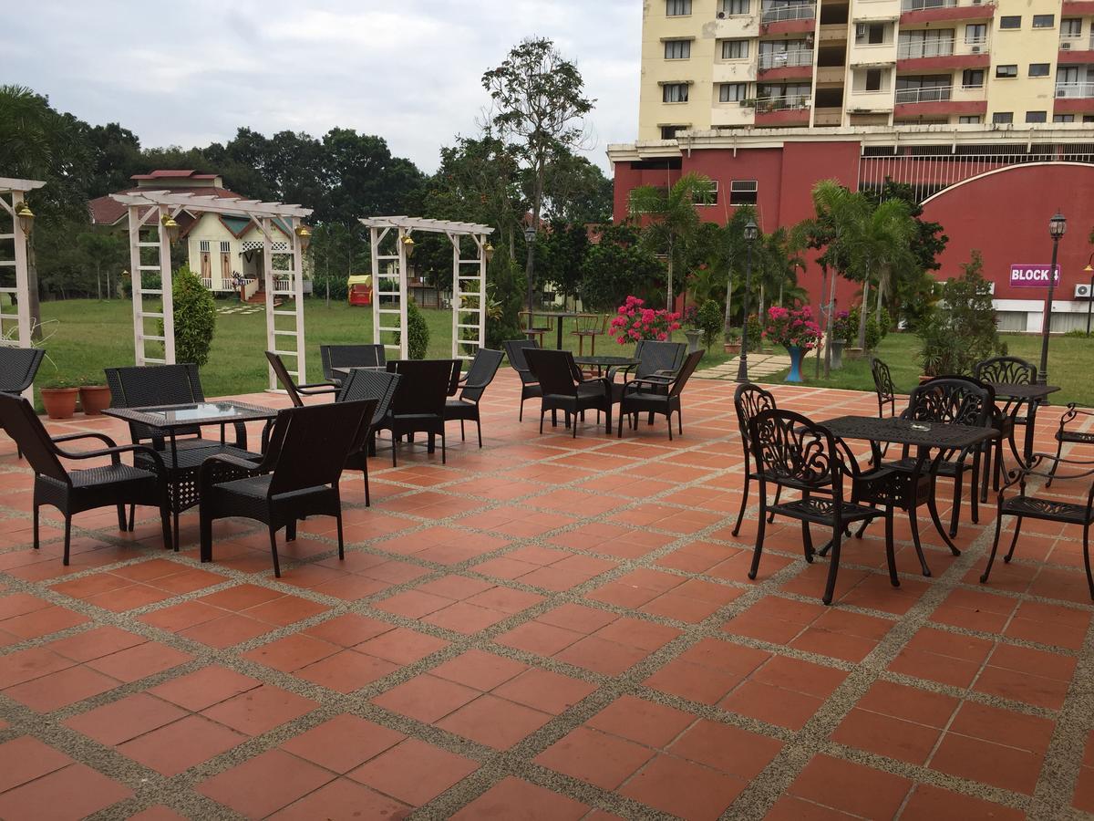 Apartment D Savoy @ Famosa *